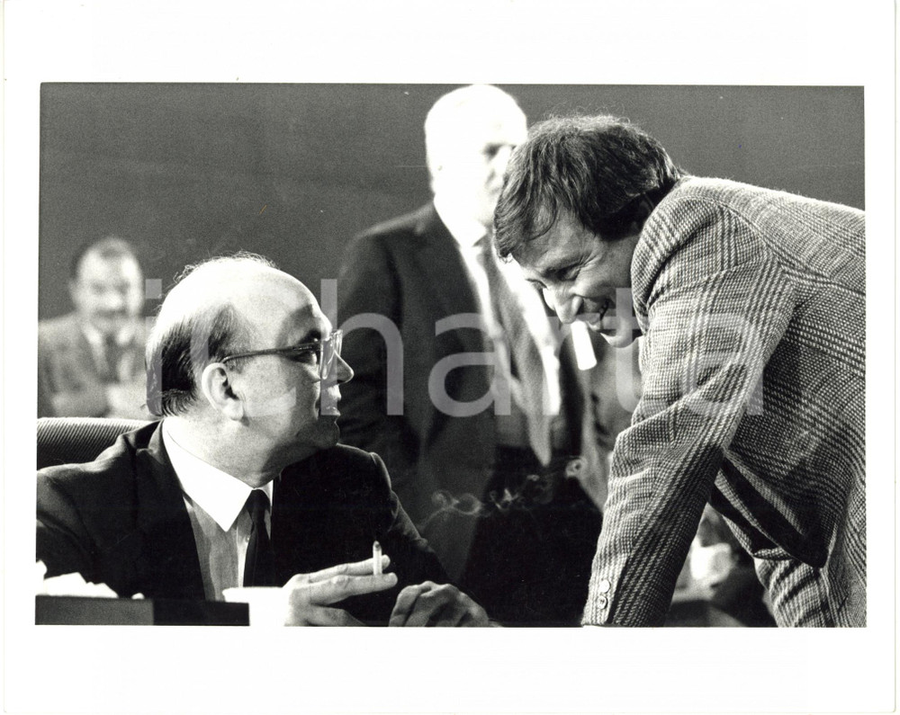 Fotografia d epoca originale 1987 RIMINI 44° Congresso PSI  Bettino CRAXI discute con Claudio SIGNORILE 3 1
