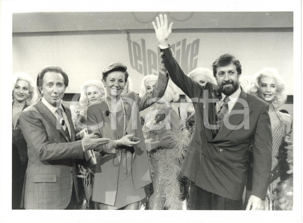 Fotografia d epoca originale 1993 TELEMIKE  Mike BONGIORNO con i campioni Isabella LAMA e Giulio MARLIA 1