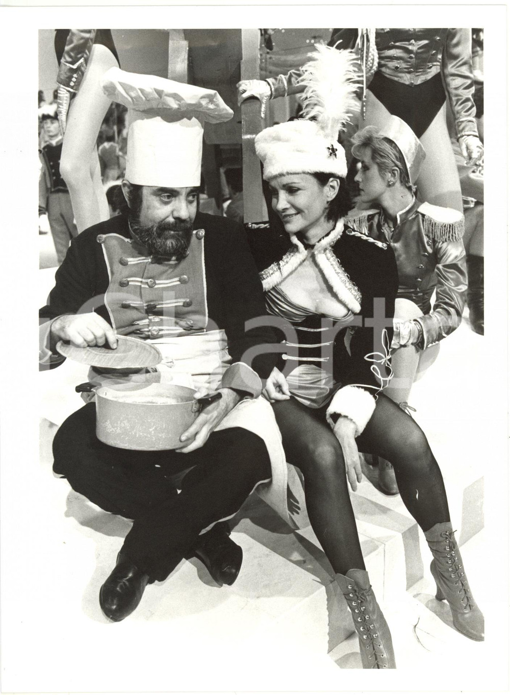 Fotografia d epoca originale 1985 RAI2 II Tastomatto Martine BROCHARD  Franco MOLE  2 in costume di scena 1