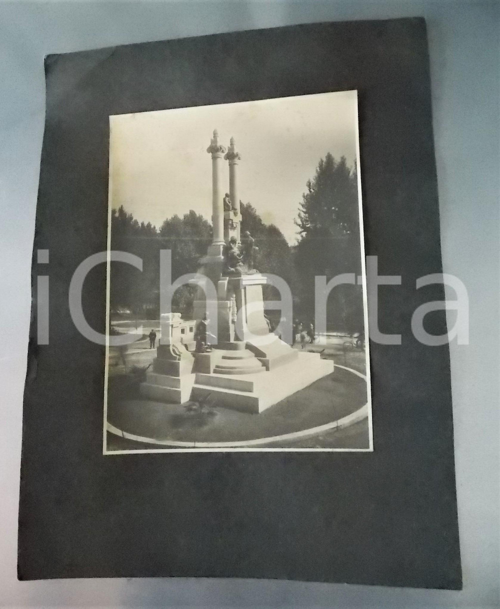 Fotografia d epoca originale 1925 ca GALLARATE Piazza Risorgimento  Monumento ai Caduti Foto VINTAGE 26x34 1
