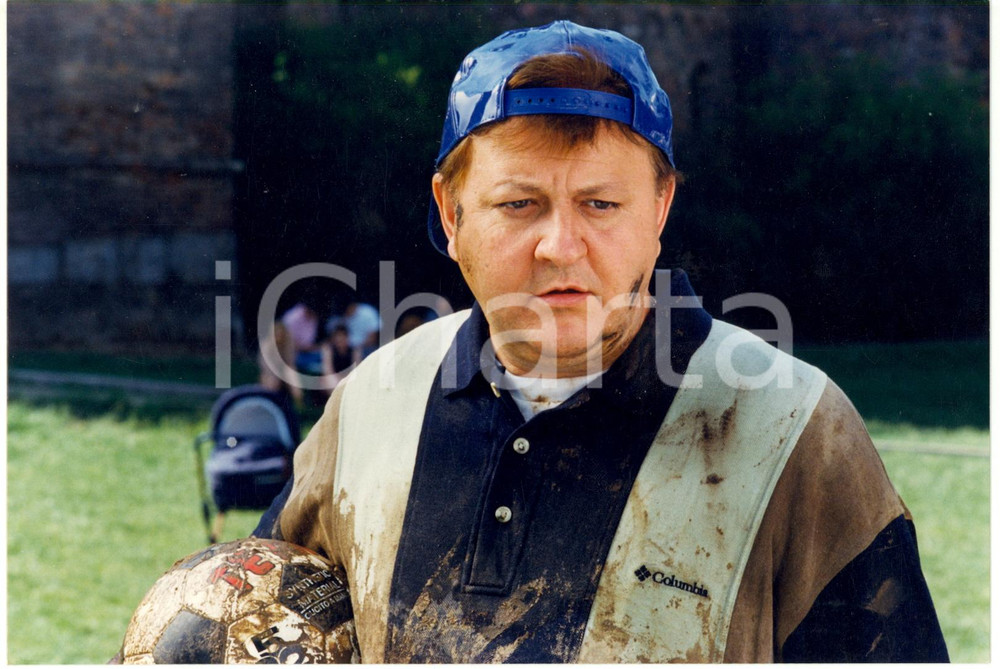 Fotografia d epoca originale 1998 CINEMA Cucciolo  Massimo BOLDI durante una scena del film 1 Foto 1