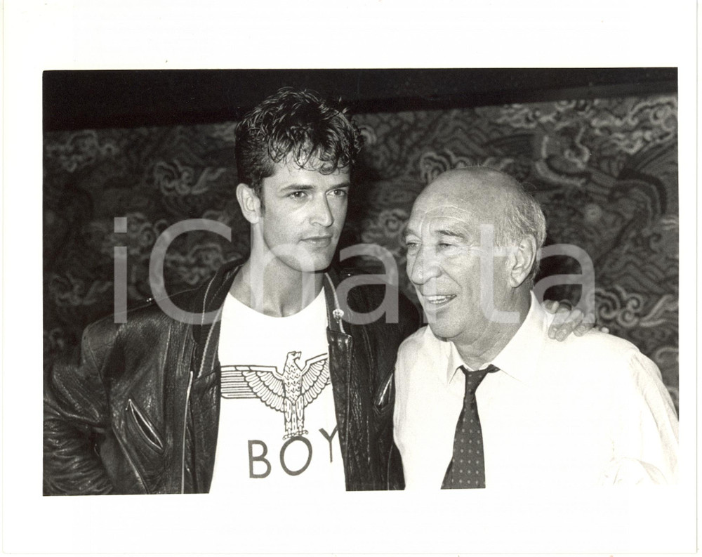 Fotografia d epoca originale 1987 VENEZIA MOSTRA DEL CINEMA  Rupert EVERETT con Giuliano MONTALDO 1 Foto 1