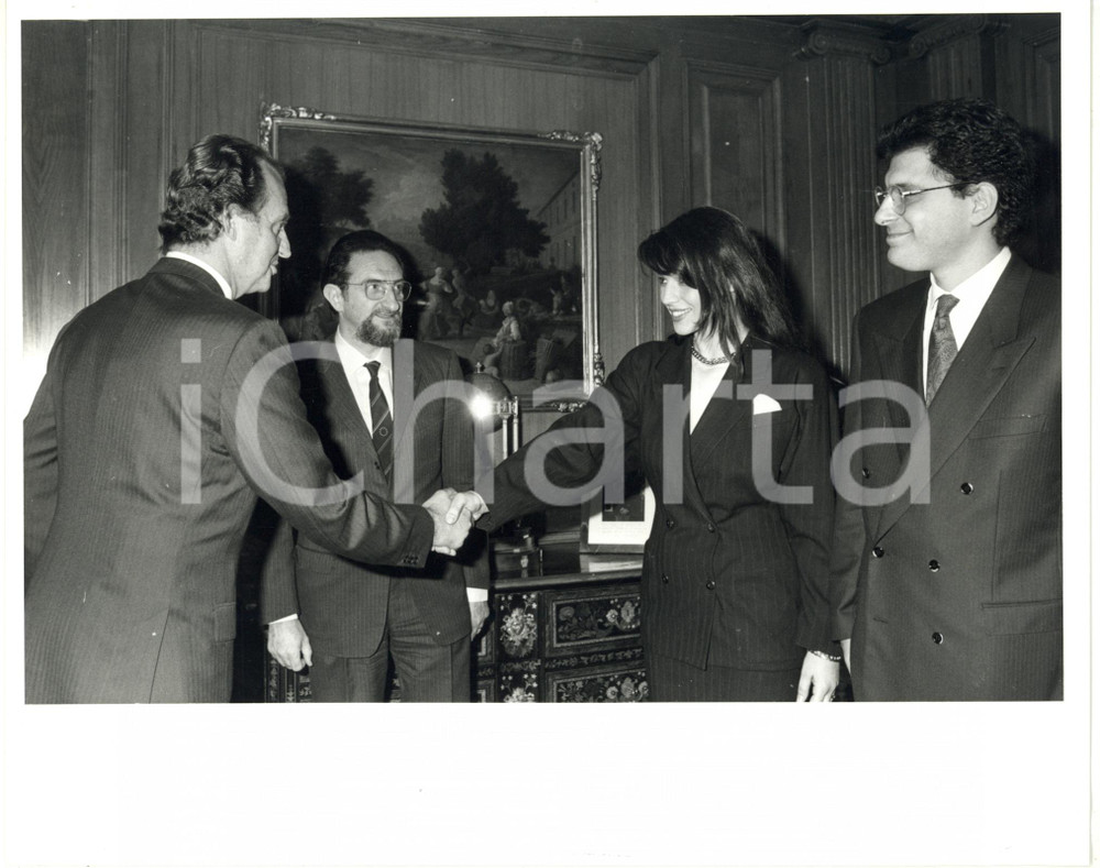 Fotografia d epoca originale 1990 ca COSTUME  Re JUAN CARLOS con Elisabetta GARDINI e Fabrizio FRIZZI Foto 1