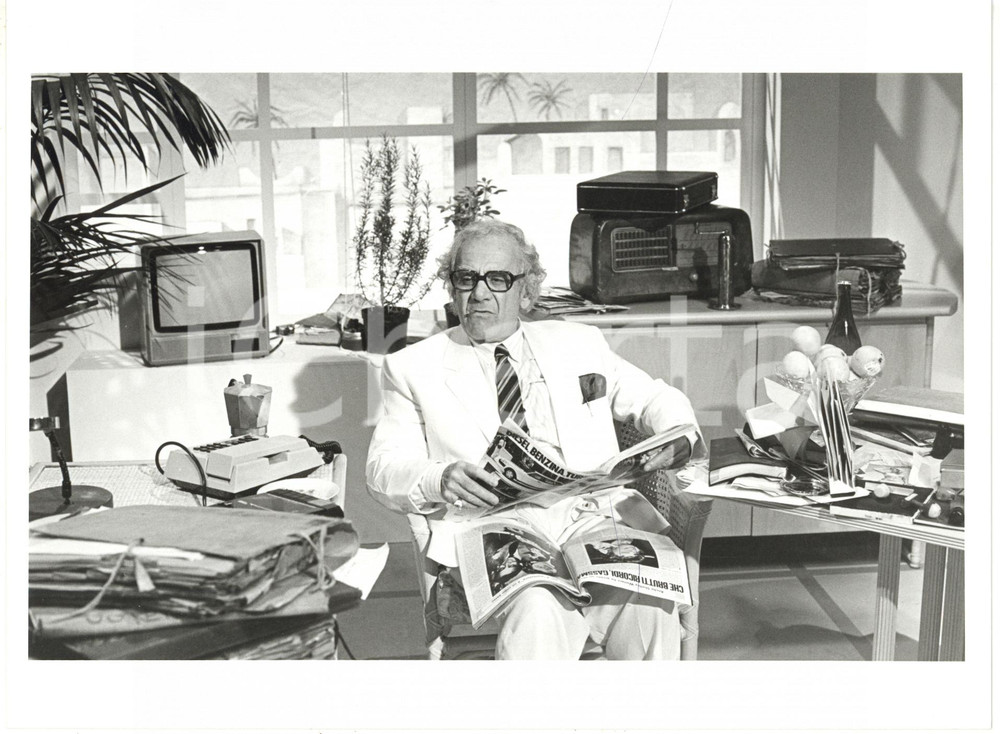 Fotografia d epoca originale 1985 ca RAI  Gian Maria VOLONTE  durante un programma televisivo Foto 24x18 cm 1