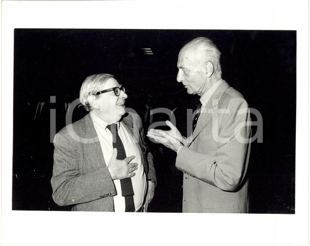 1987 MILANO PALAZZO CASTIGLIONI - Indro MONTANELLI discute con Ugo STILLE (2)