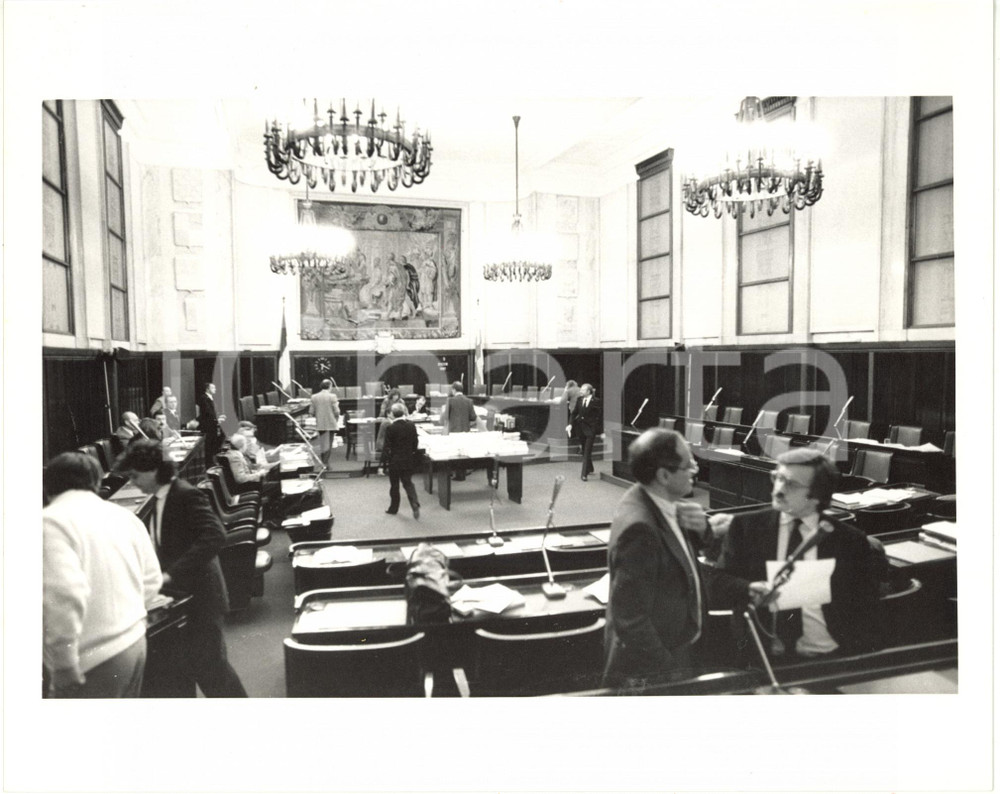 Fotografia d epoca originale 1987 MILANO PALAZZO MARINO  Aula del Consiglio comunale prima di una seduta 1 1