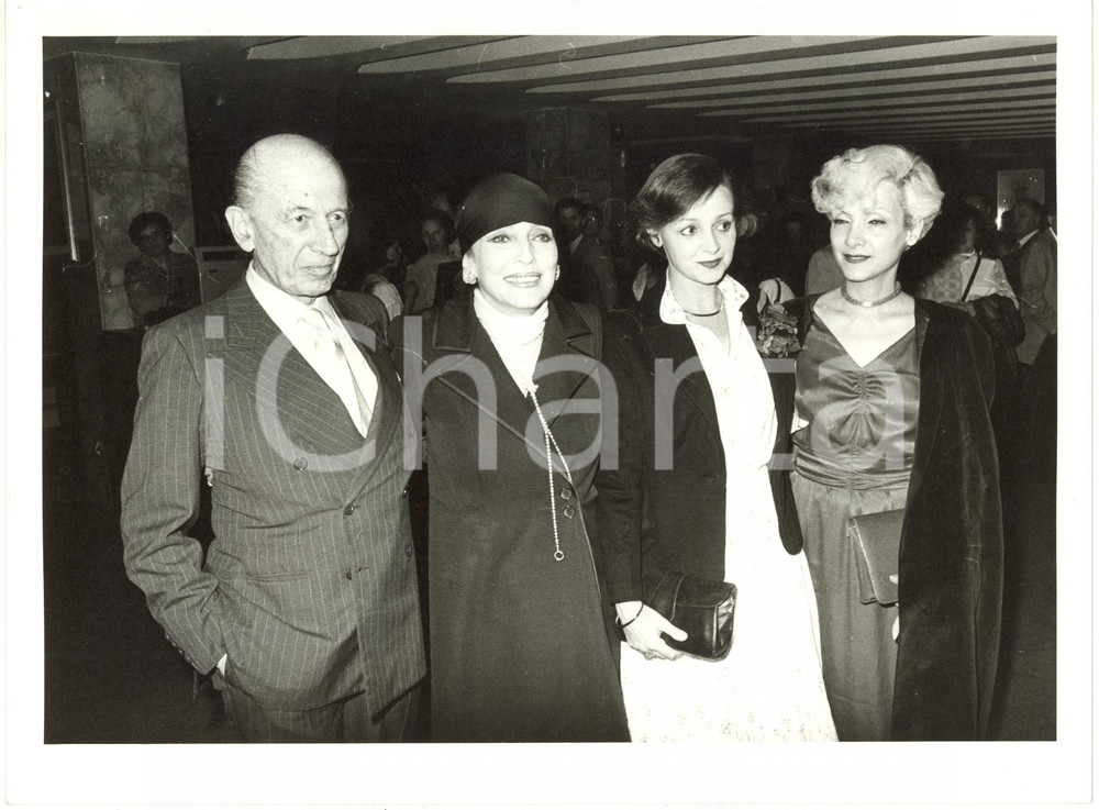 Fotografia d epoca originale 1984 MILANO TEATRO LIRICO  Valentina CORTESE Milena VUKOTIC Terry D ALFONSO 1