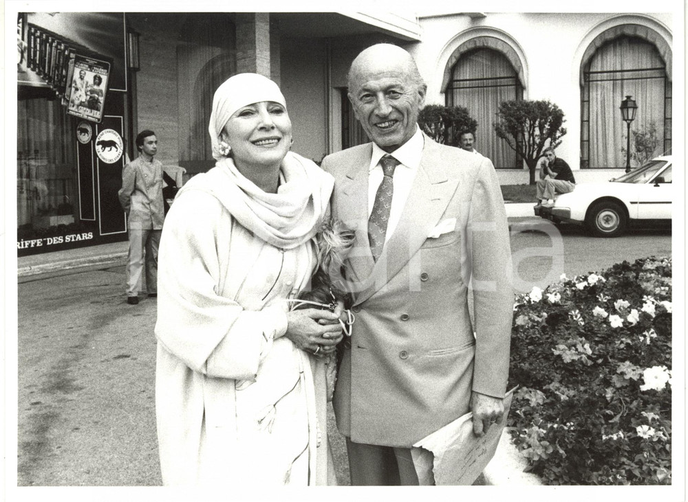 1985 ca FRANCIA CINEMA - Valentina CORTESE con marito Carlo DE ANGELI (1) *Foto