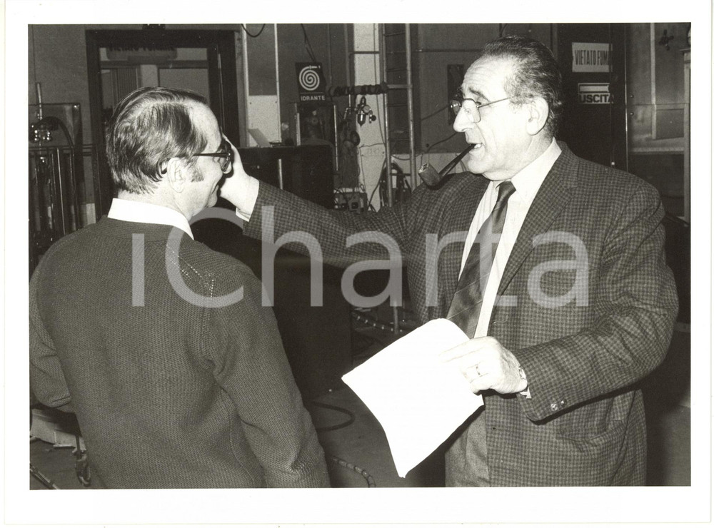 1985 ca ITALIA - CINEMA Arnoldo FOÀ fuma la pipa sul set - Ritratto *Foto 24x18