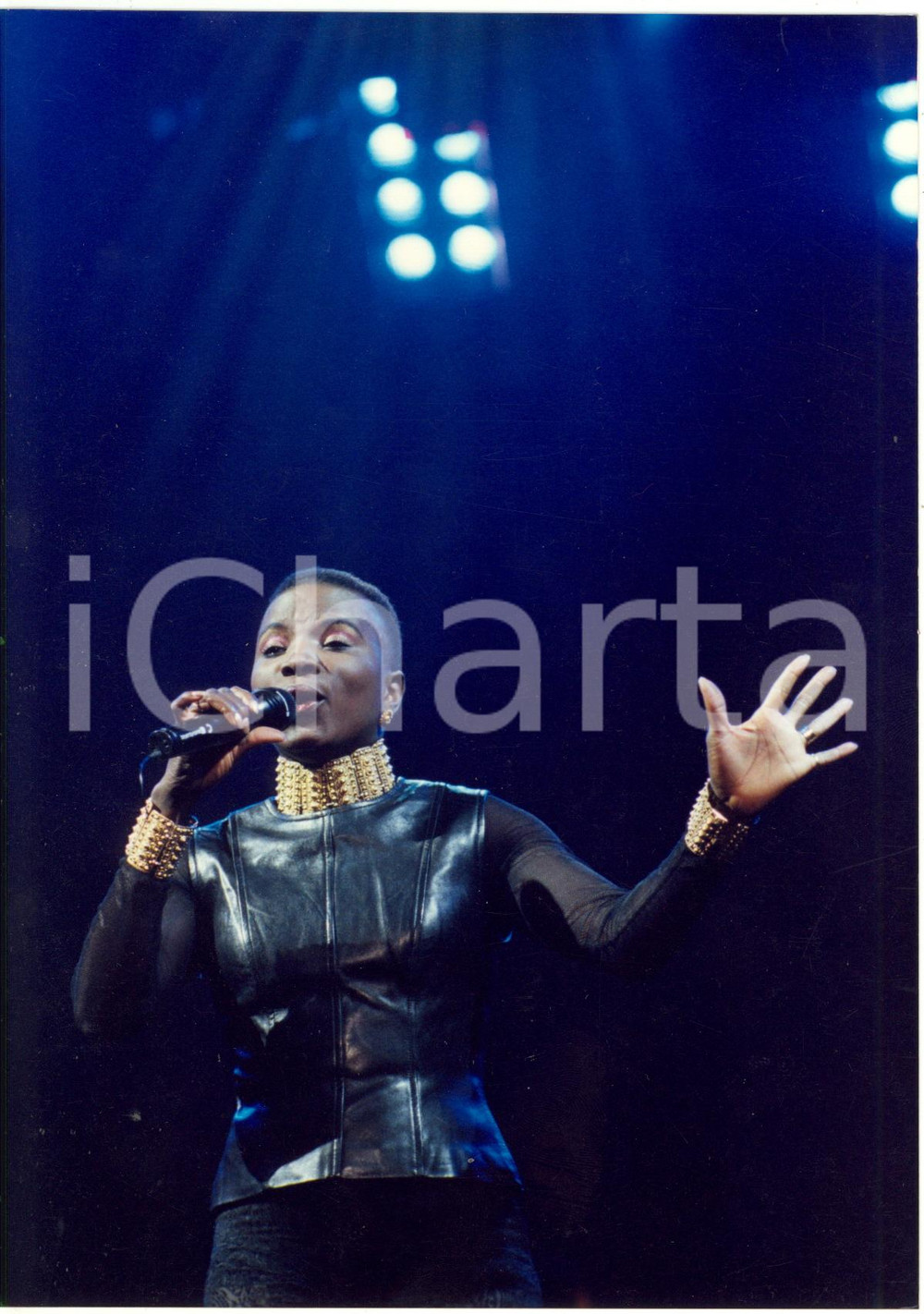 1996 MUSICA - Cantante Angélique KIDJO durante un concerto *Foto 15x21 cm