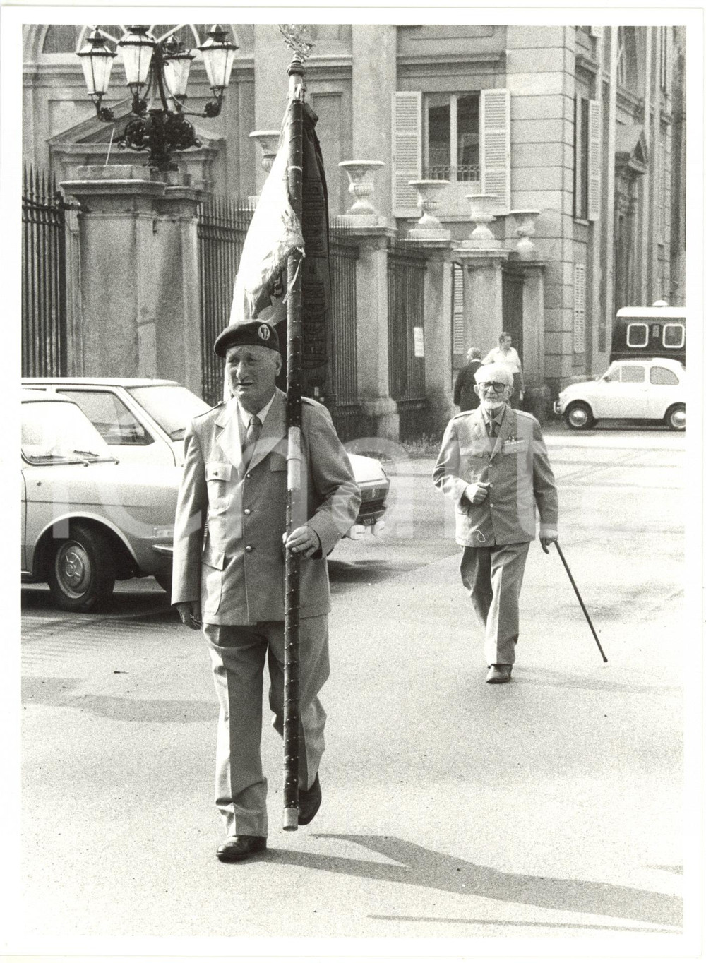 1980 ca MONZA VILLA REALE Veterani invalidi PARACADUTISTI commemorazione Caduti