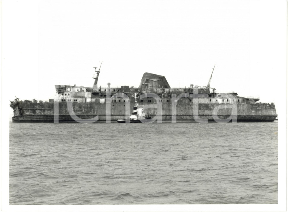 1991 LIVORNO Disastro del MOBY PRINCE Traghetto durante operazioni di traino (1)