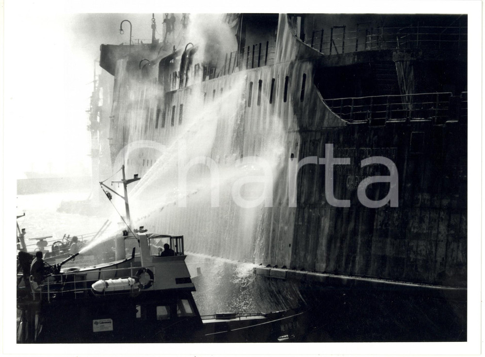 1991 LIVORNO Disastro MOBY PRINCE Traghetto durante operazioni raffreddamento 1