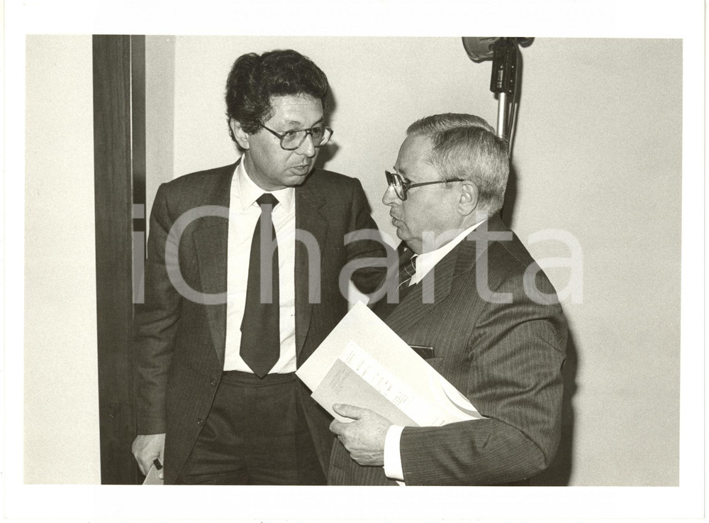 1985 ca MILANO Convegno DC - Roberto MAZZOTTA discute con Walter FONTANA *Foto