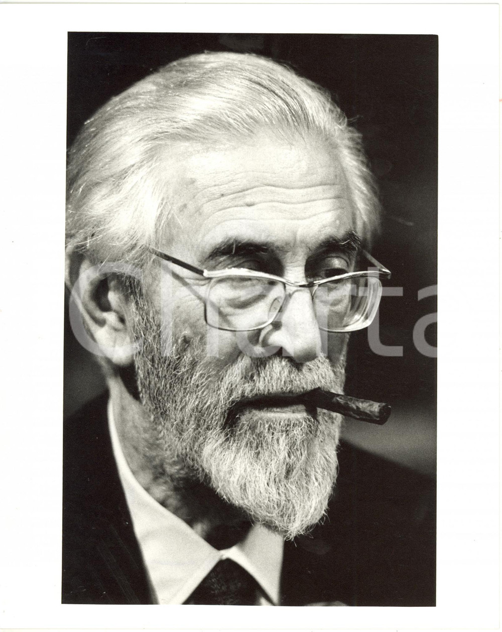 1985 ca ITALIA COSTUME - Scrittore Mario SOLDATI - Ritratto con sigaro ^Foto  Fotografia di agenzia. CONDIZIONI: GFORMATO: 20x25 cm     originale e autentica 1