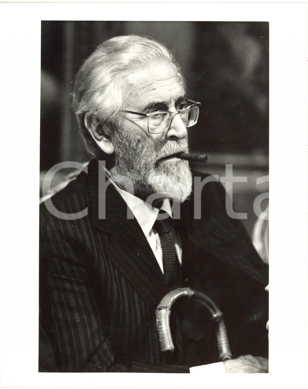 1985 ca ITALIA COSTUME - Scrittore Mario SOLDATI - Ritratto con sigaro (2) Foto 