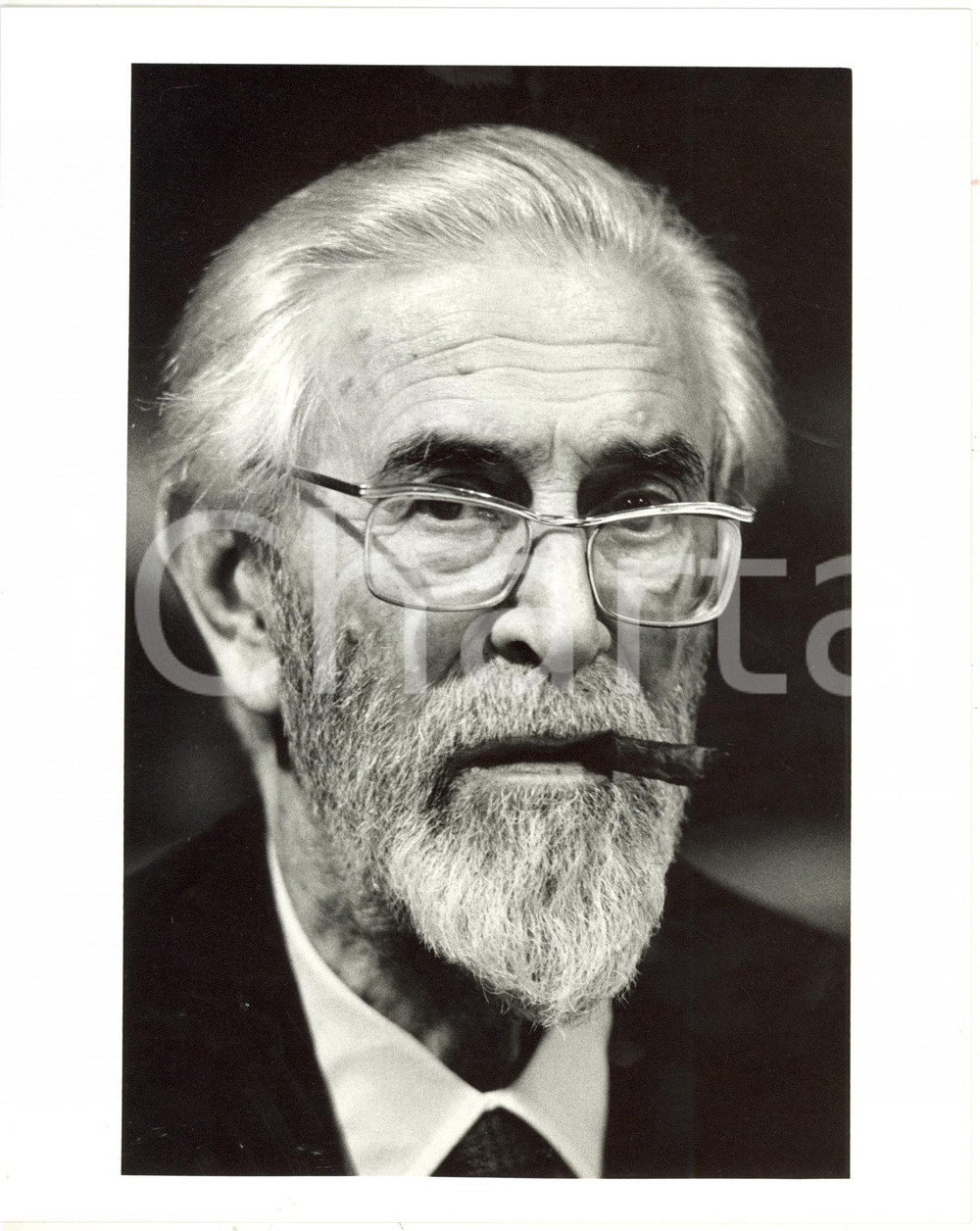 1985 ca ITALIA COSTUME - Scrittore Mario SOLDATI - Ritratto con sigaro (3) Foto 