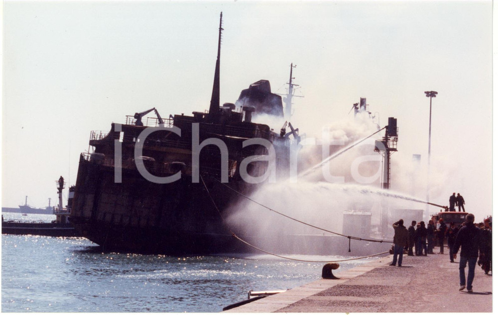 1991 LIVORNO Disastro MOBY PRINCE Traghetto durante operazioni raffreddamento 3