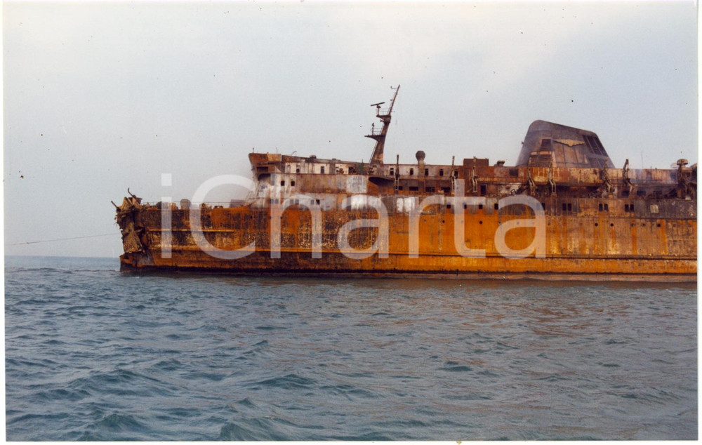 1991 LIVORNO Disastro del MOBY PRINCE - Relitto del traghetto dopo incendio (2)