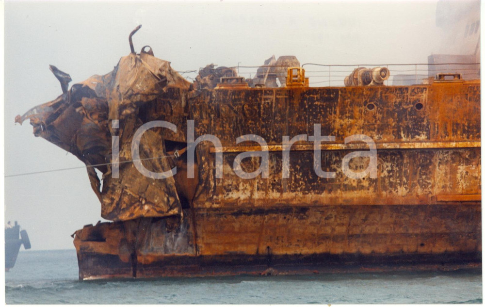 1991 LIVORNO Disastro del MOBY PRINCE - Prua del traghetto dopo collisione (2)