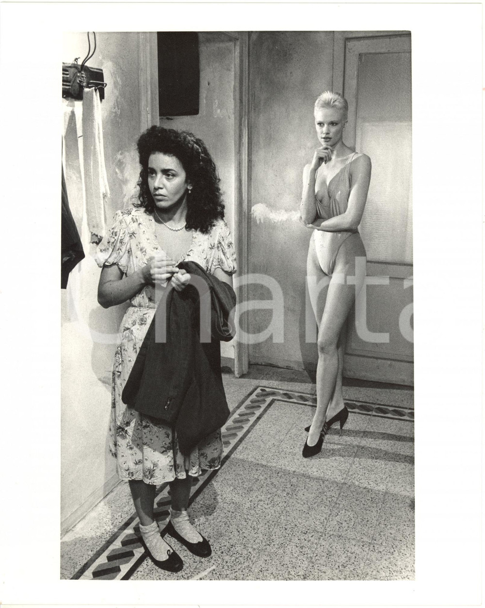 1988 CINEMA "Ladri di saponette" - Heidi KOMAREK e Caterina LABINI sul set *Foto