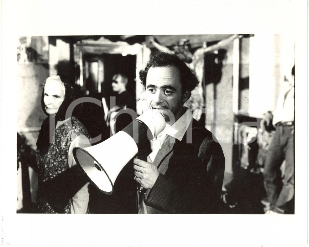 1988 CINEMA "Ladri di saponette" - Maurizio NICHETTI con megafono sul set (2) 