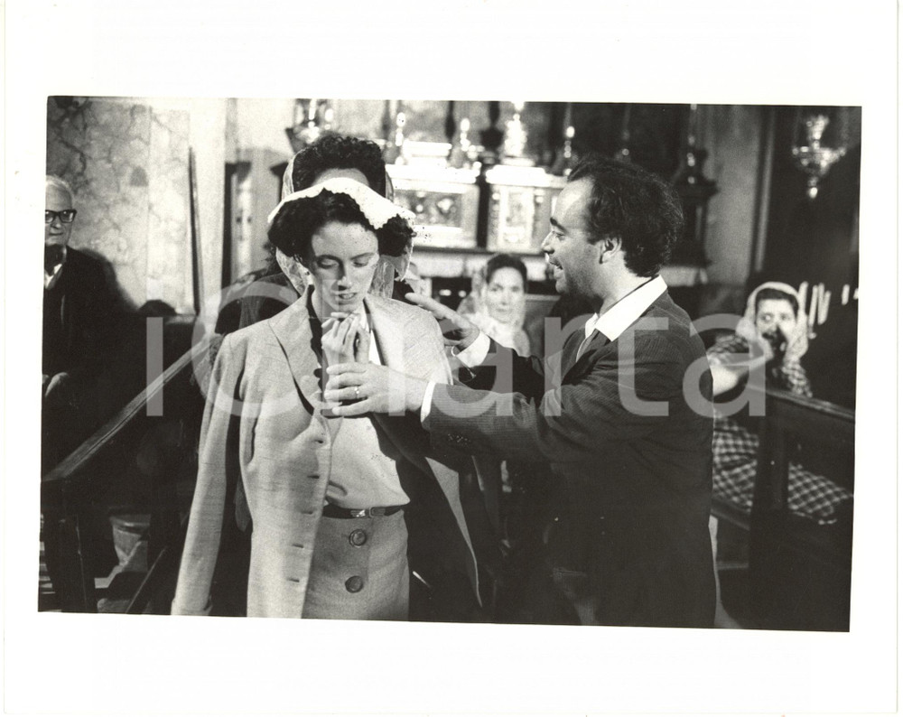 1988 CINEMA "Ladri di saponette" Comari a messa e regista Maurizio NICHETTI (1)