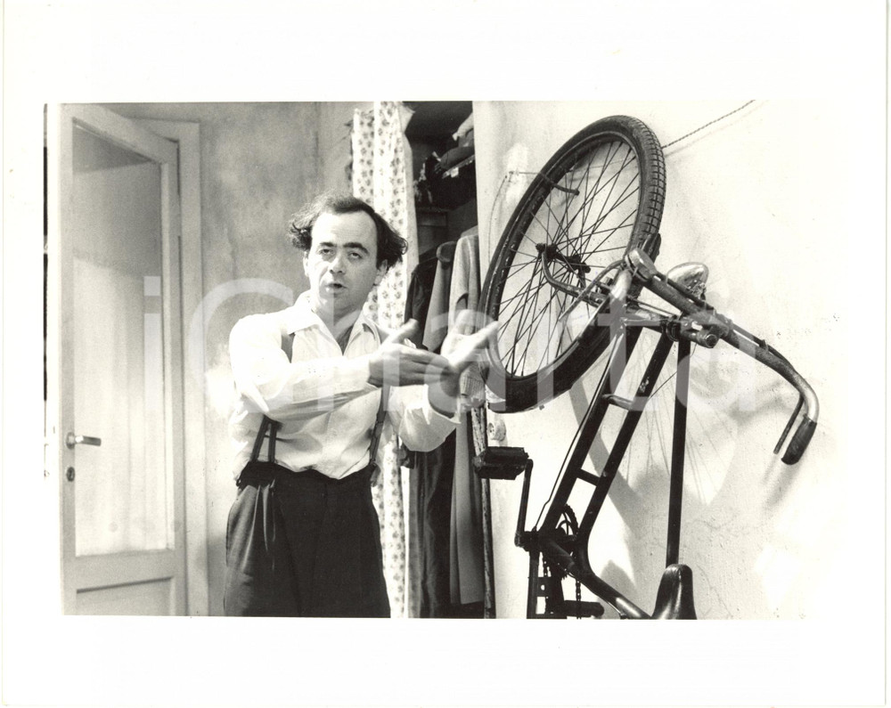 1988 CINEMA "Ladri di saponette" Maurizio NICHETTI Ritratto con bicicletta (1)