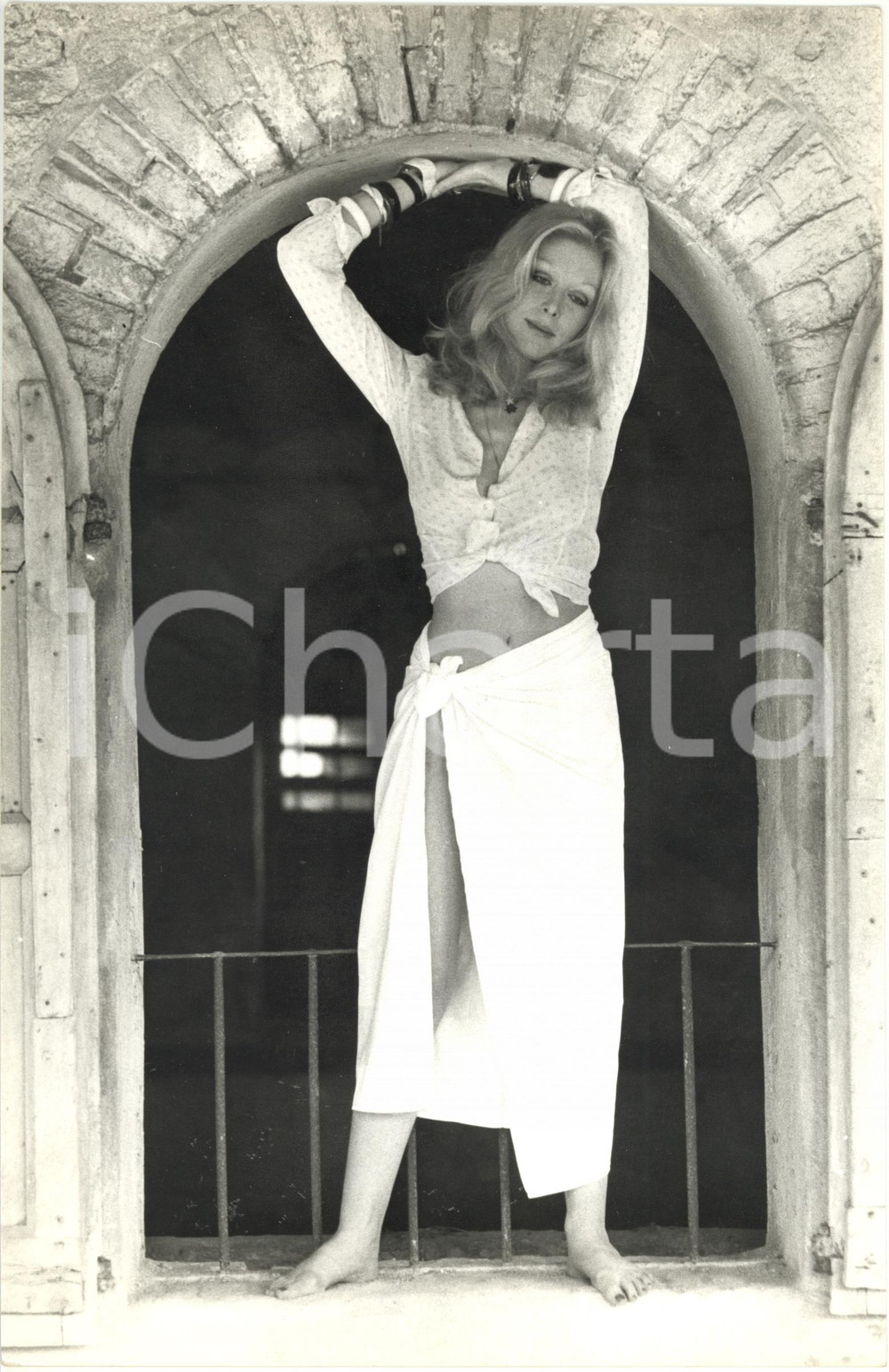 1975 ca ITALIA - COSTUME Patrizia BUFFA - Ritratto con pareo (1) *Foto 20x30 