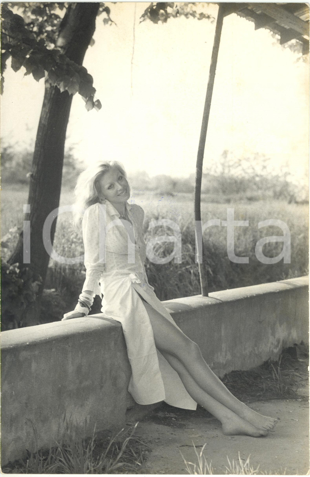 1975 ca ITALIA - COSTUME Patrizia BUFFA - Ritratto con pareo (3) *Foto 20x30
