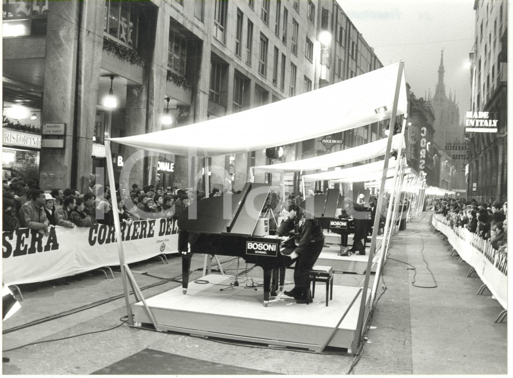 1987 MILANO CORSO VITTORIO EMANUELE - Esibizione 22 pianoforti BOSONI (1) *Foto