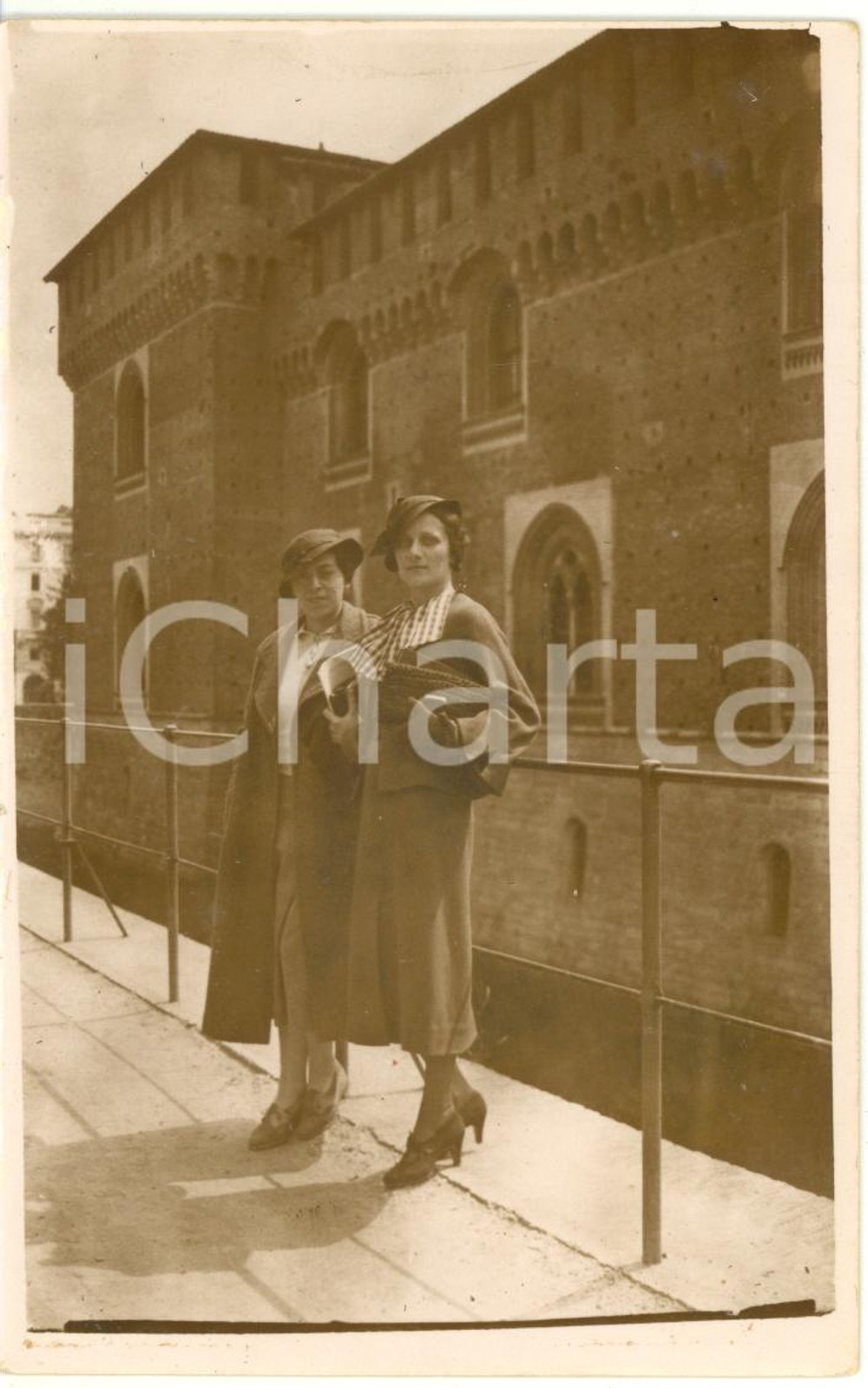 1935 MILANO Castello Sforzesco - Ritratto di due donne *Cartolina VINTAGE FP