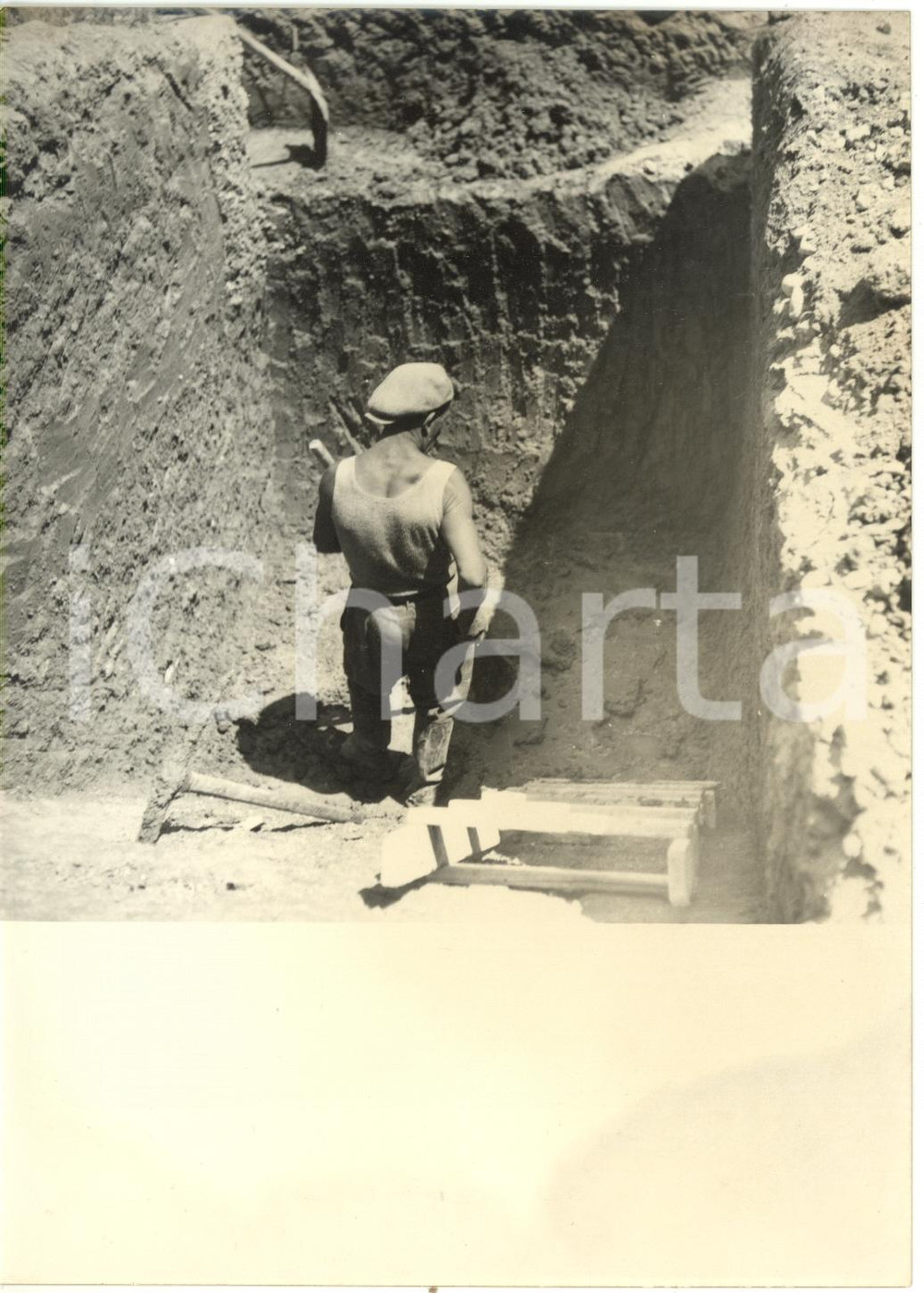 1958 MONTESILVANO (PE) - SCAC Operaio nel cantiere del capannone in costruzione