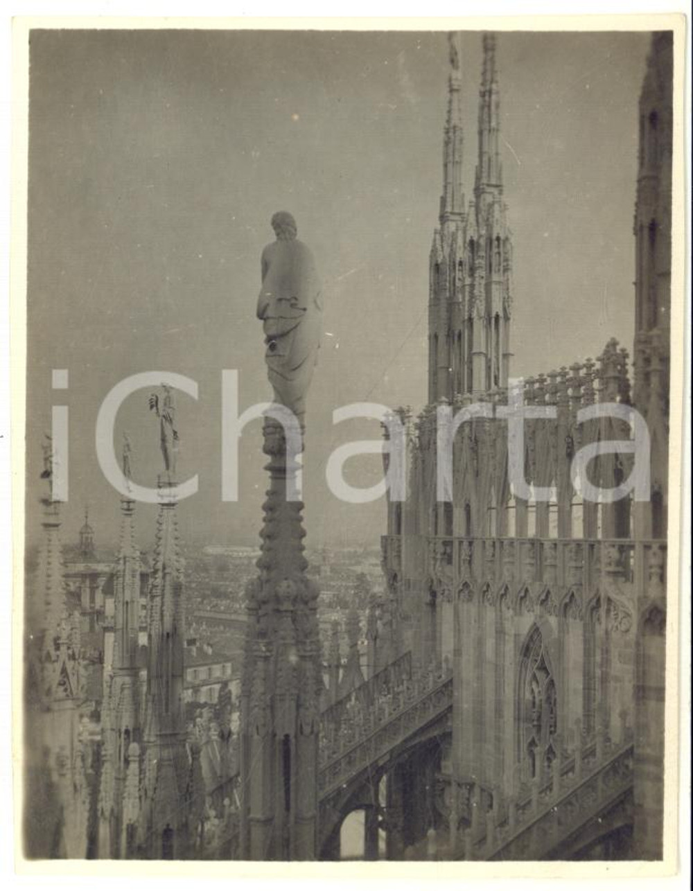 1924 DUOMO DI MILANO Veduta delle guglie con le statue - Foto ARTISTICA 8x11 cm Fotografia d'epoca. CONDIZIONI: G (ma difetti di stampa)FORMATO: 8x11 cm     originale e autentica 1