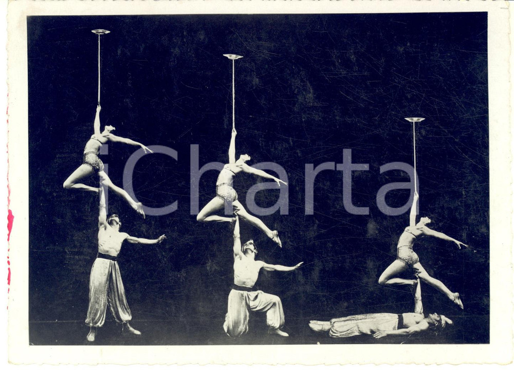 Fotografia d epoca originale 1950 ca MARSEILLE CIRQUE Impresario FERAUD Giostra a manubri Foto 18x13 cm 1