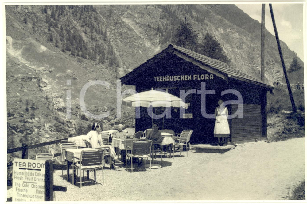Fotografia d epoca originale 1950 ca ZERMATT CH Veduta con il bar Teehauschen Flora  Foto VINTAGE 18x12 1