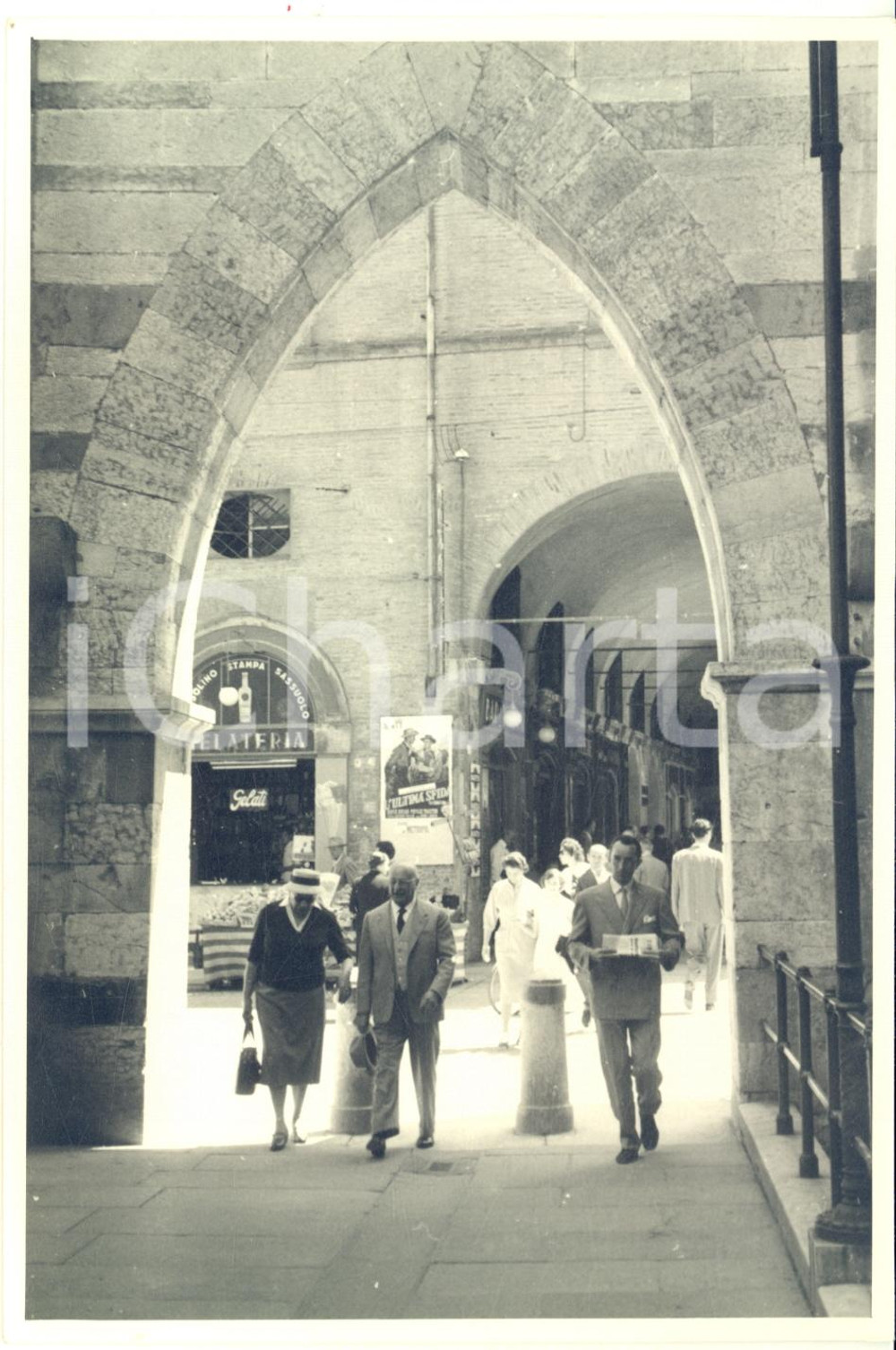 1950 ca COMO Passeggiata sotto i portici - Fotografia VINTAGE 12x18 cm