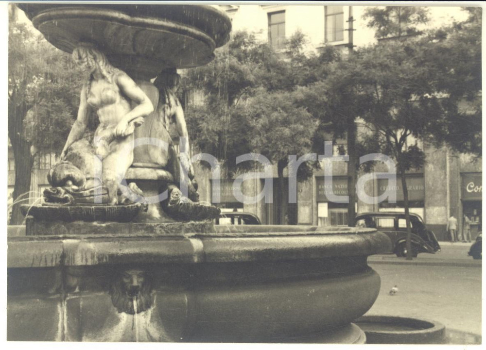 1950 ca MILANO Scorcio di Piazza Fontana con la Banca Nazionale dell'Agricoltura