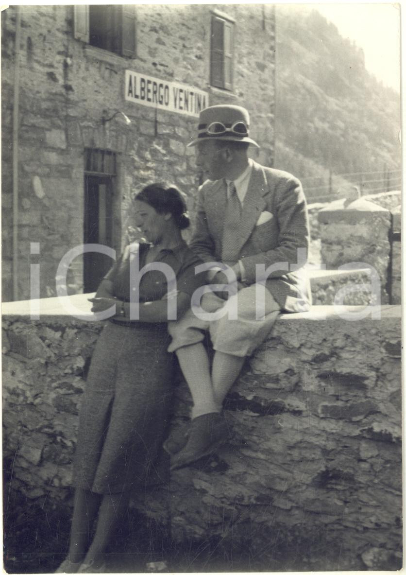 Fotografia d epoca originale 1950 ca VALMALENCO SO Coppia di escursionisti al Rifugio VENTINA  Foto 10x15 1
