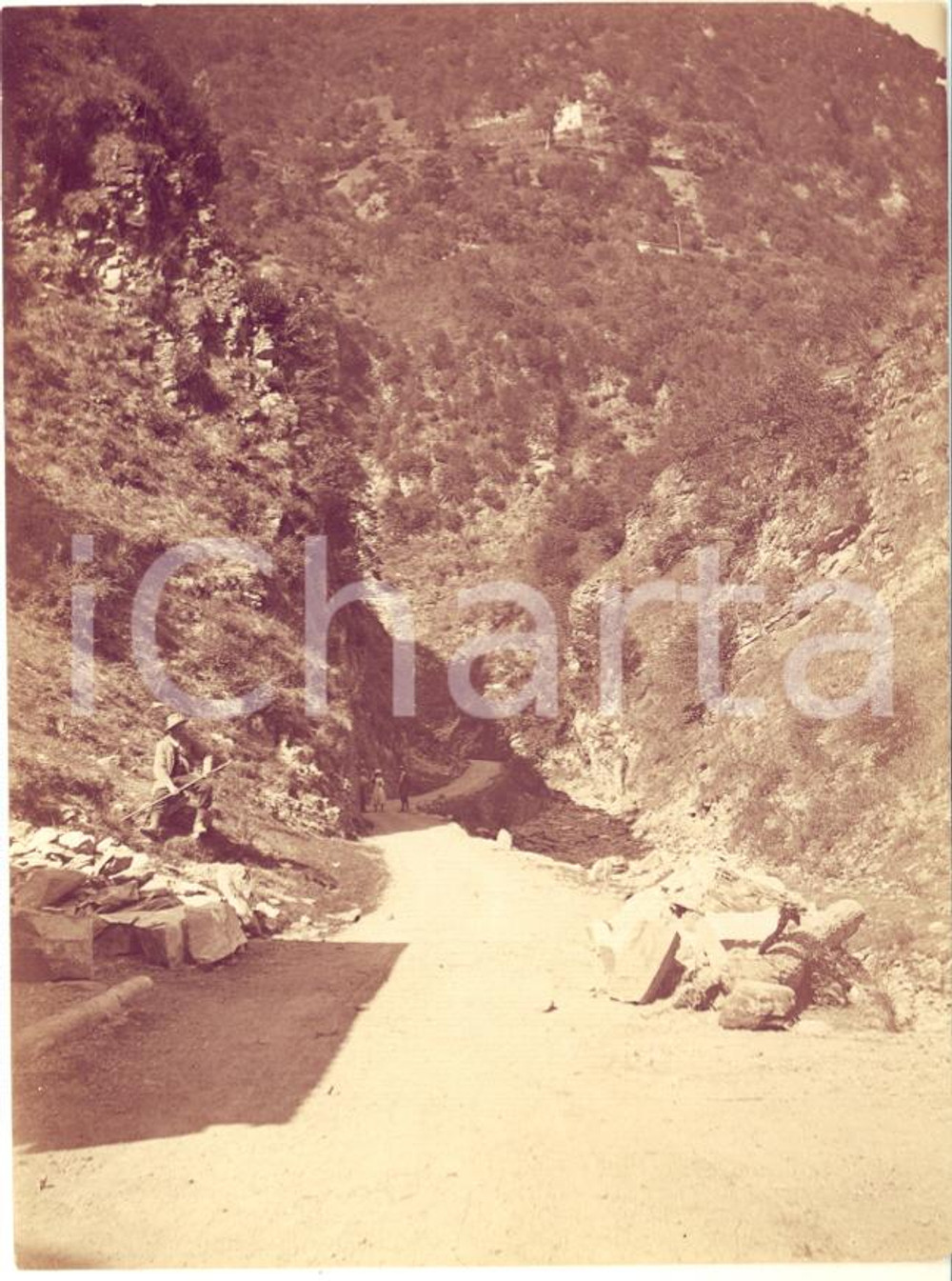 1920 ca Area di COMO - Escursionisti lungo un sentiero - Foto VINTAGE 8x11 cm