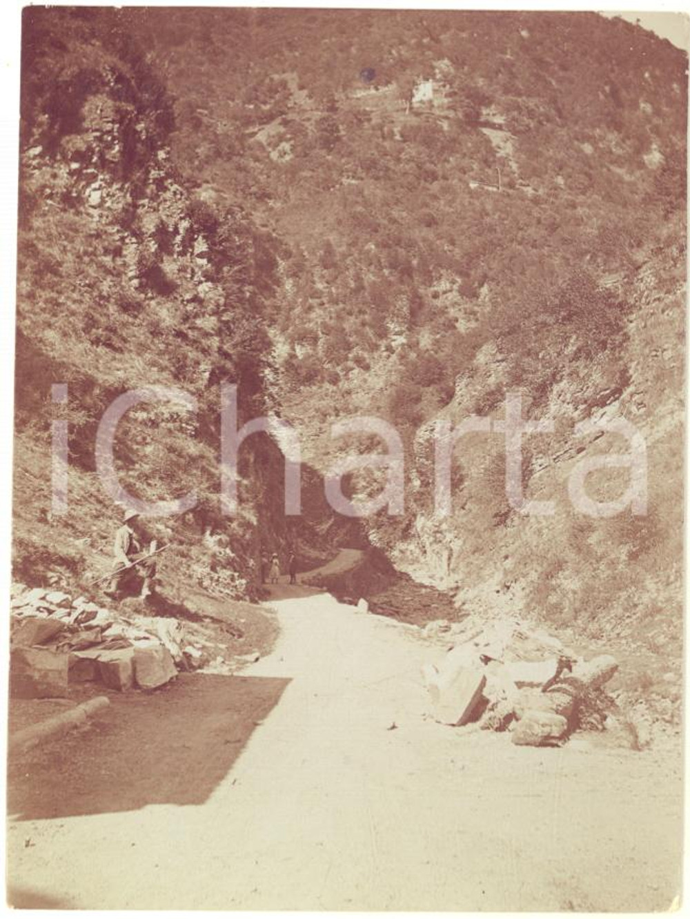 1920 ca Area di COMO - Escursionisti lungo un sentiero - Fotografia VINTAGE 8x11