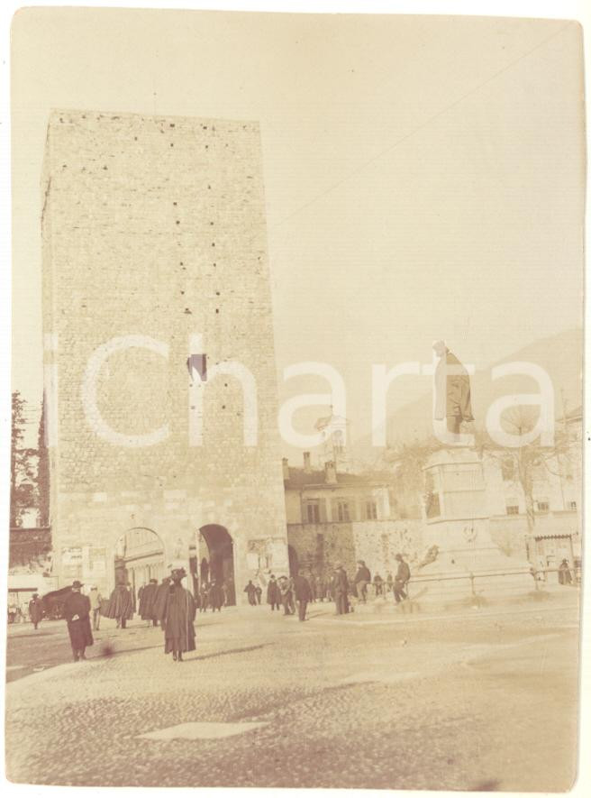 Fotografia d epoca originale 1920 ca COMO Piazza Vittoria  Porta Torre e statua di Garibaldi  Foto 8x11 cm 1