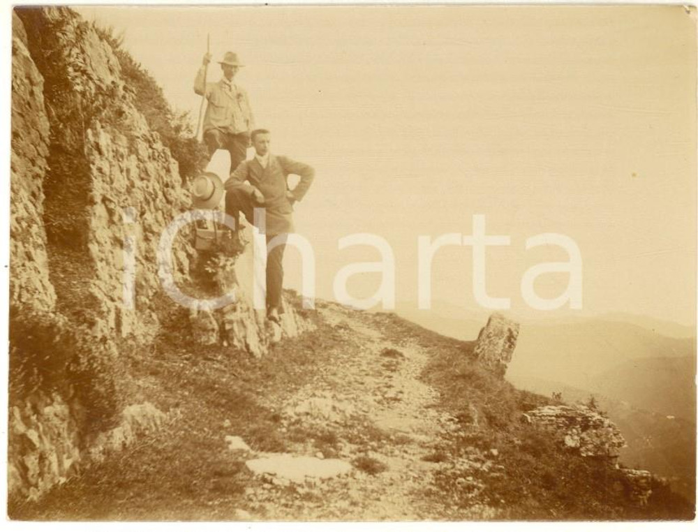 1920 ca MONTE GENEROSO Ritratto di due escursionisti su un sentiero - Foto 11x8