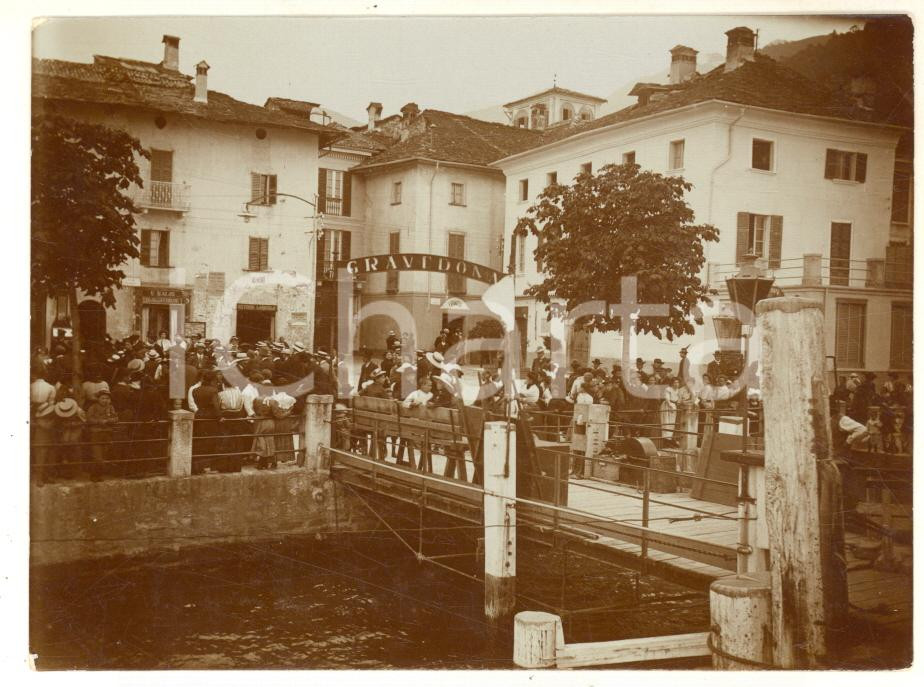 1910 ca GRAVEDONA (CO) Folla in piazza per una cerimonia - Foto ANIMATA 11x8