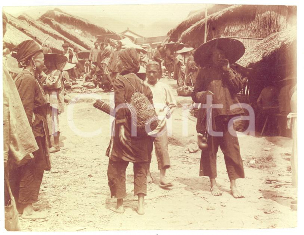1920 ca CINA Donne nel mercato di un villaggio - Foto ANIMATA 11x8 cm
