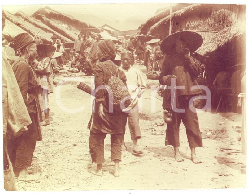 Fotografia d epoca originale 1920 ca CINA Donne nel mercato di un villaggio  Foto ANIMATA 11x8 cm 1