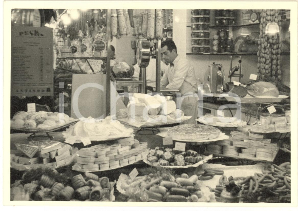 Fotografia d epoca originale 1960 MILANO Via Spadari  Gastronomia PECK  Interno con salumiere 1 Foto 1