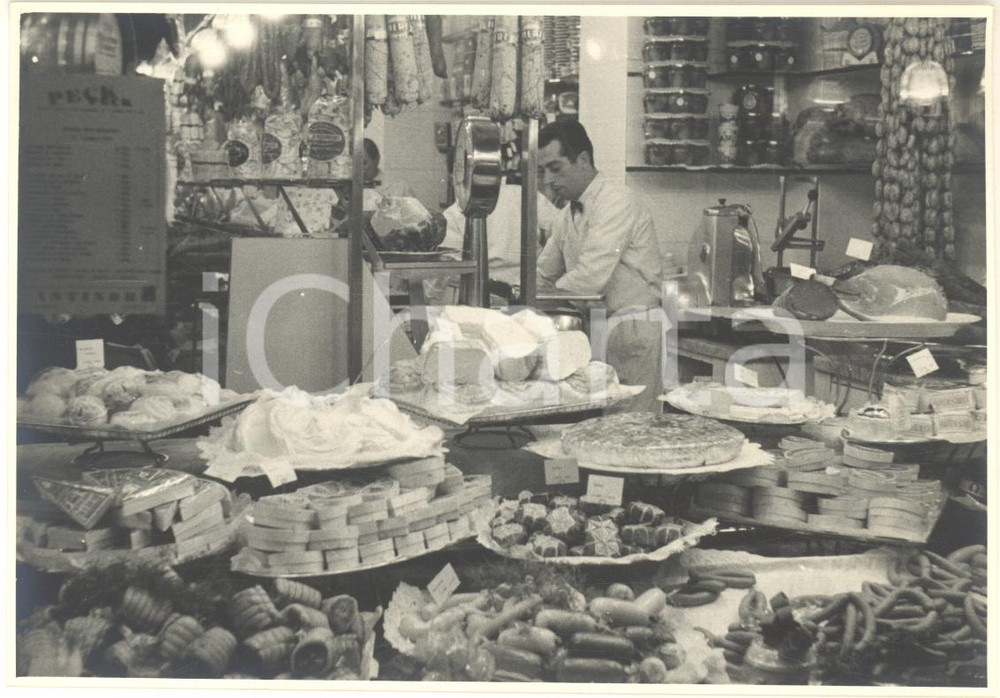 Fotografia d epoca originale 1960 MILANO Via Spadari  Gastronomia PECK  Interno con salumiere 3 Foto 1