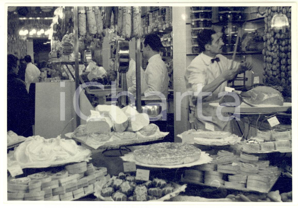 1960 MILANO Via Spadari - Gastronomia PECK - Commessi al lavoro - Foto 15x10