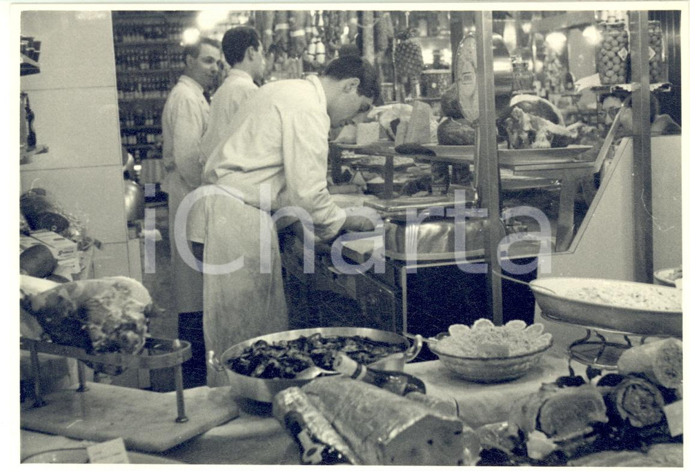 1960 MILANO Via Spadari - Gastronomia PECK - Commessi al lavoro - Foto 15x10 cm